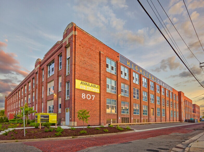 More Photos Of 807 Broadway St NE, Minneapolis Loft Creative Space For Lease