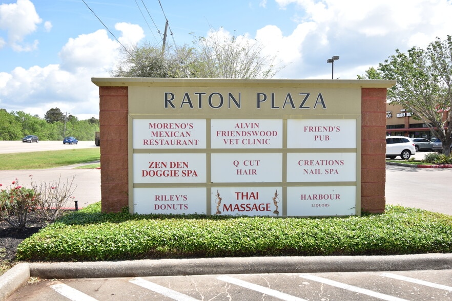 More Photos Of 2407 W Parkwood Rd, Friendswood Unknown For Lease