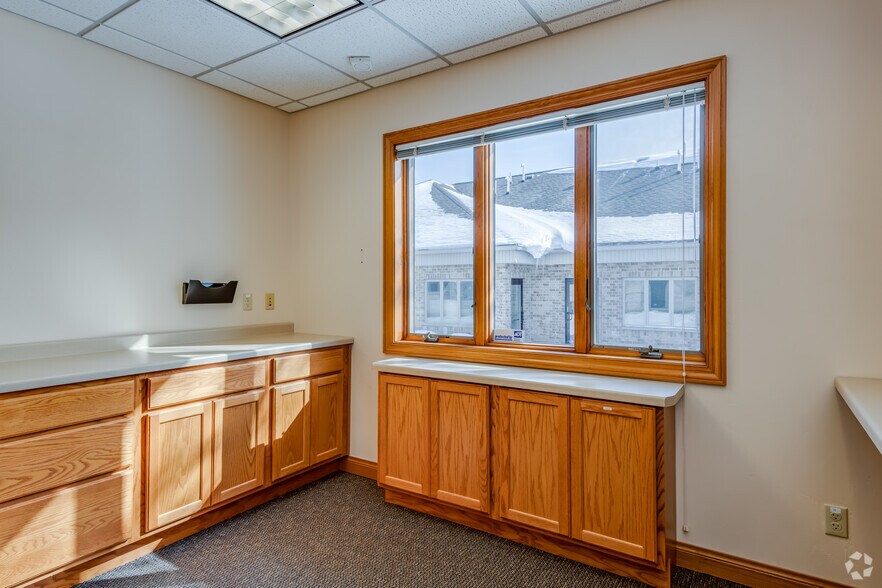 More Photos Of 119 N McCarthy Rd, Appleton Office For Lease