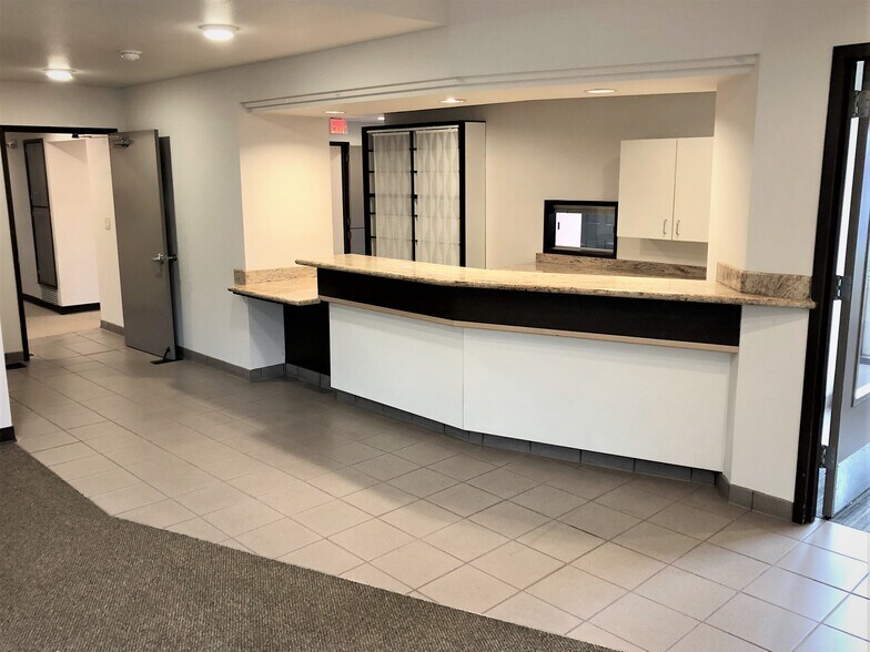 More Photos Of 19220 Mcloughlin Blvd, Gladstone Medical For Lease