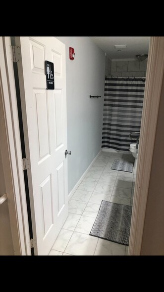 More Photos Of 340 Lockheed Ave SE, Marietta Healthcare For Sale