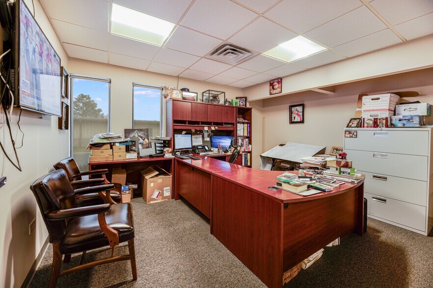 More Photos Of 9325 Gulfstream Rd, Frankfort Warehouse For Lease