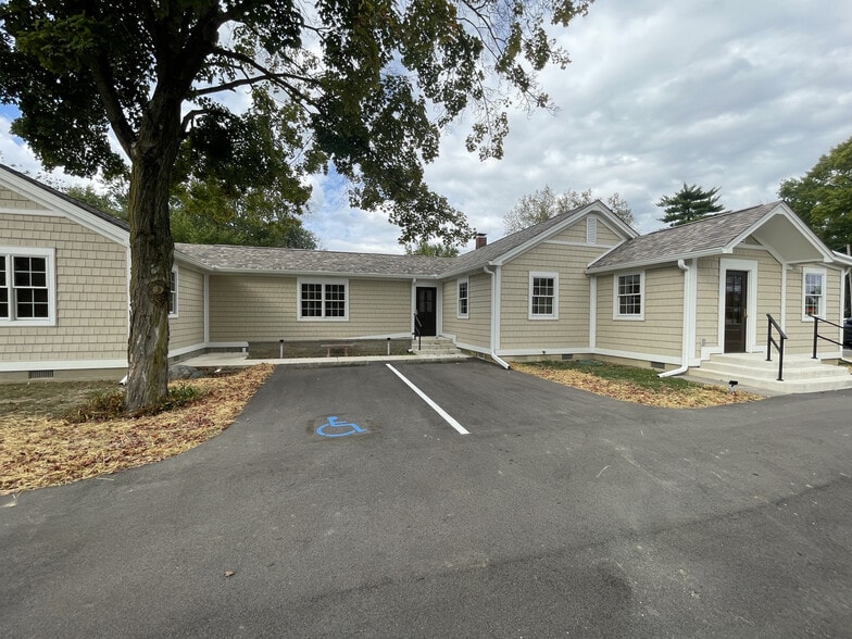 More Photos Of 10610 N Park Ave, Indianapolis Office For Lease