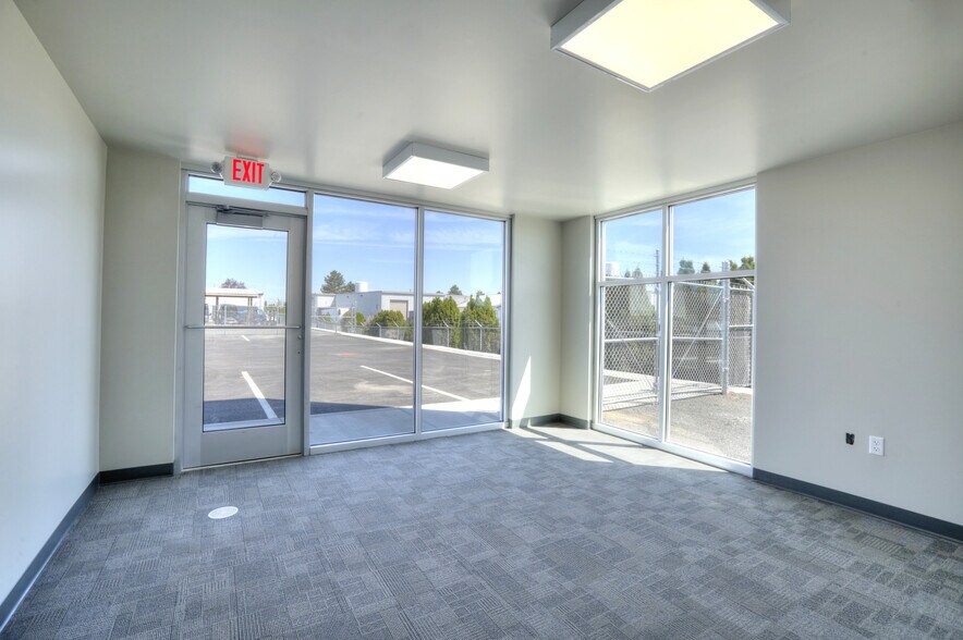 More Photos Of 5807 Thorpe, Spokane Light Distribution For Lease