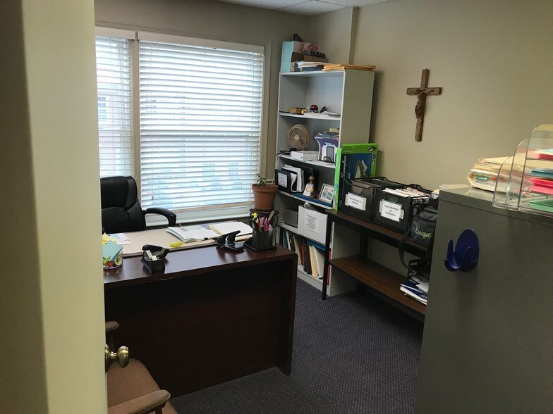 More Photos Of 9693-9697 Main St, Fairfax Medical For Sale