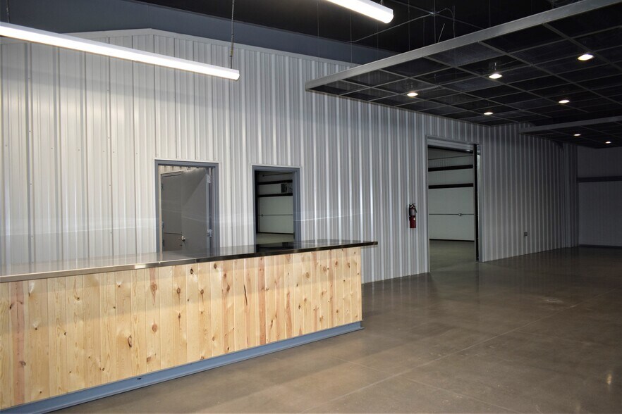 More Photos Of 9701 Northwest Expy, Yukon Showroom For Sale