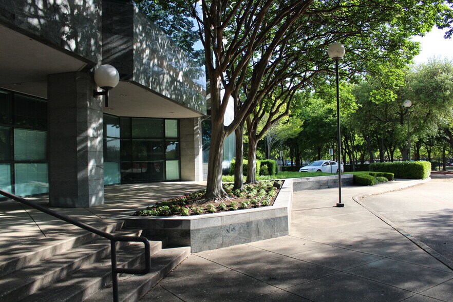 More Photos Of 4949 Keller Springs Rd, Addison Office For Lease
