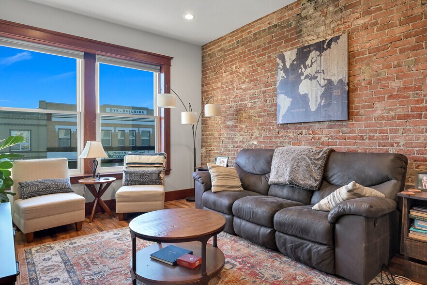 More Photos Of 412 Front St, Lynden Storefront Retail Residential For Sale