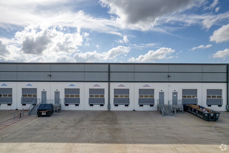 More Photos Of 3101 Eagles Nest St, Round Rock Flex For Lease