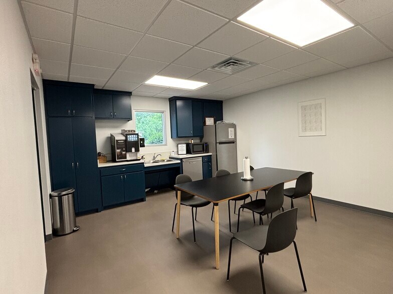 More Photos Of 414 W Parkway St, Denton Loft Creative Space For Sale