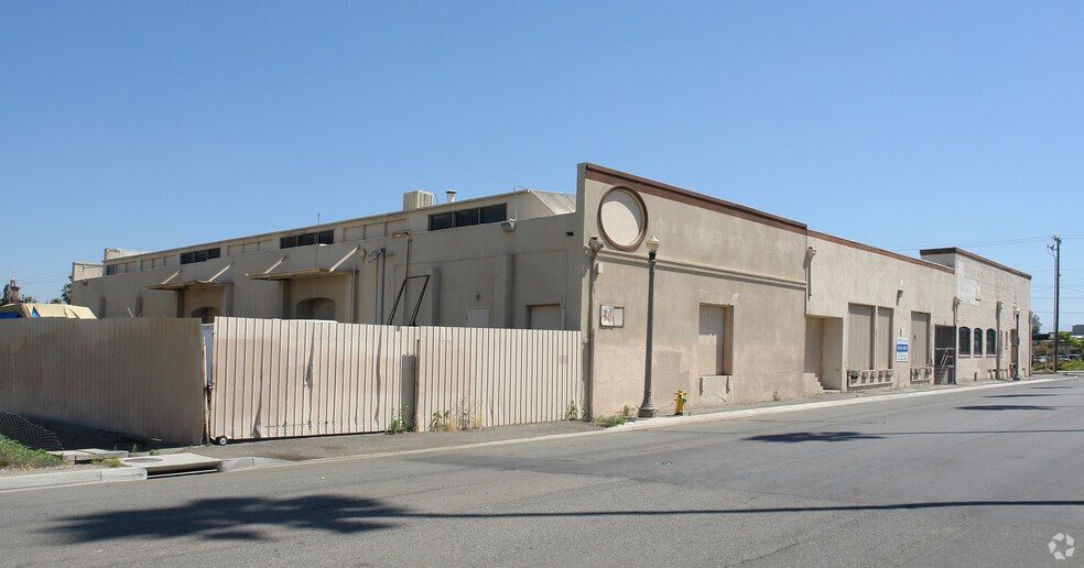 More Photos Of 3888 Commerce St, Riverside Manufacturing For Lease