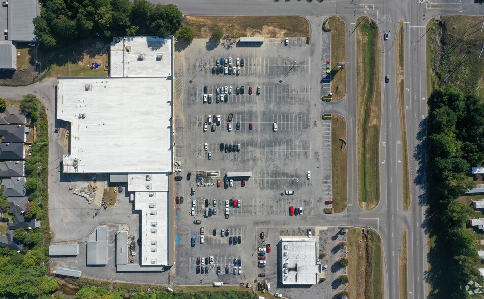 More Photos Of 400 McFarland Blvd, Northport Unknown For Lease