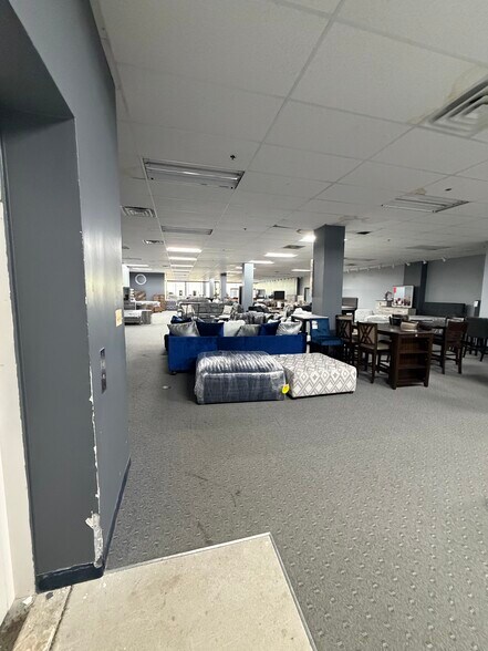 More Photos Of 9133 S Commercial Ave, Chicago Storefront For Sale