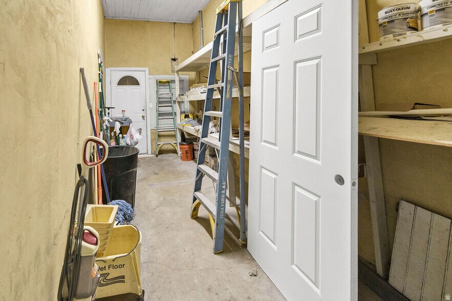 More Photos Of 46 S Center St, Elsinore Industrial For Sale