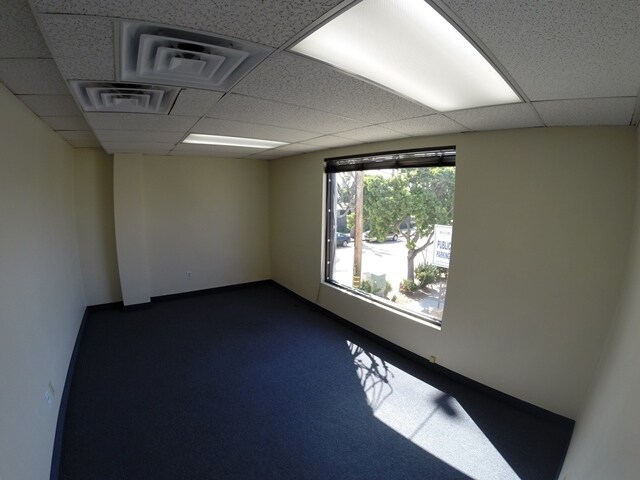 More Photos Of 1277 Garnet Ave, San Diego Storefront Retail Office For Lease