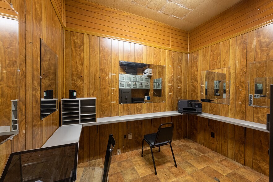 More Photos Of 1402 Old Iowa Park, Wichita Falls Specialty For Lease