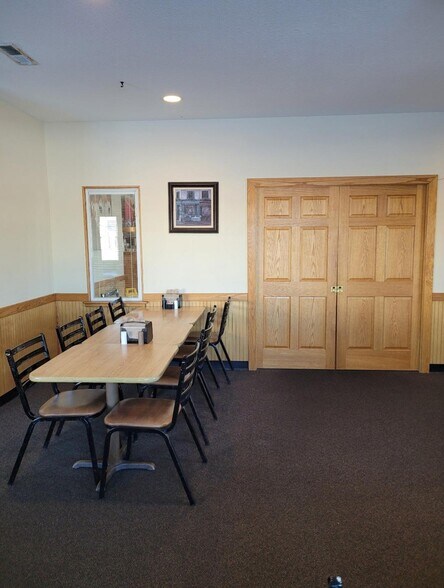 More Photos Of 1703 Oak St, Canton General Retail For Sale