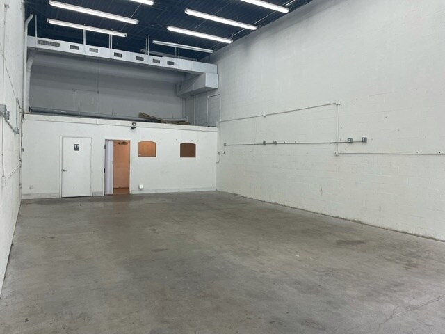 More Photos Of 6761 W Sunrise Blvd, Plantation Warehouse For Lease