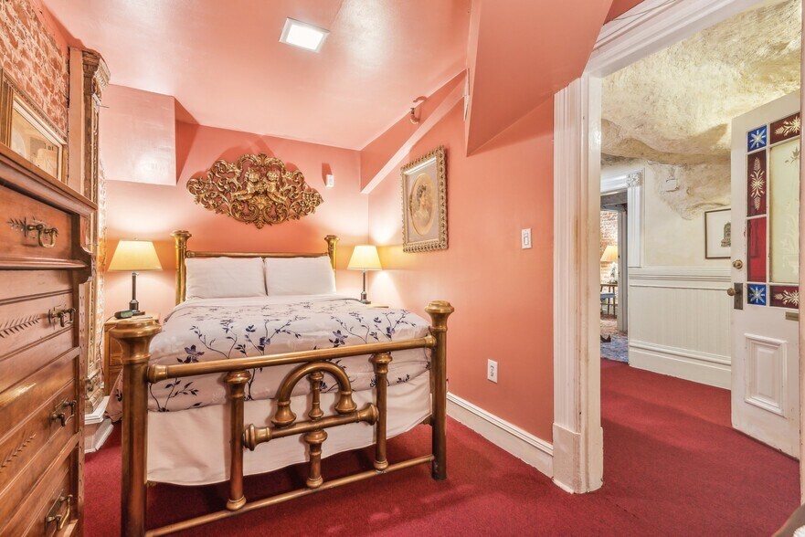 More Photos Of 1057 Steiner St, San Francisco Hospitality For Sale