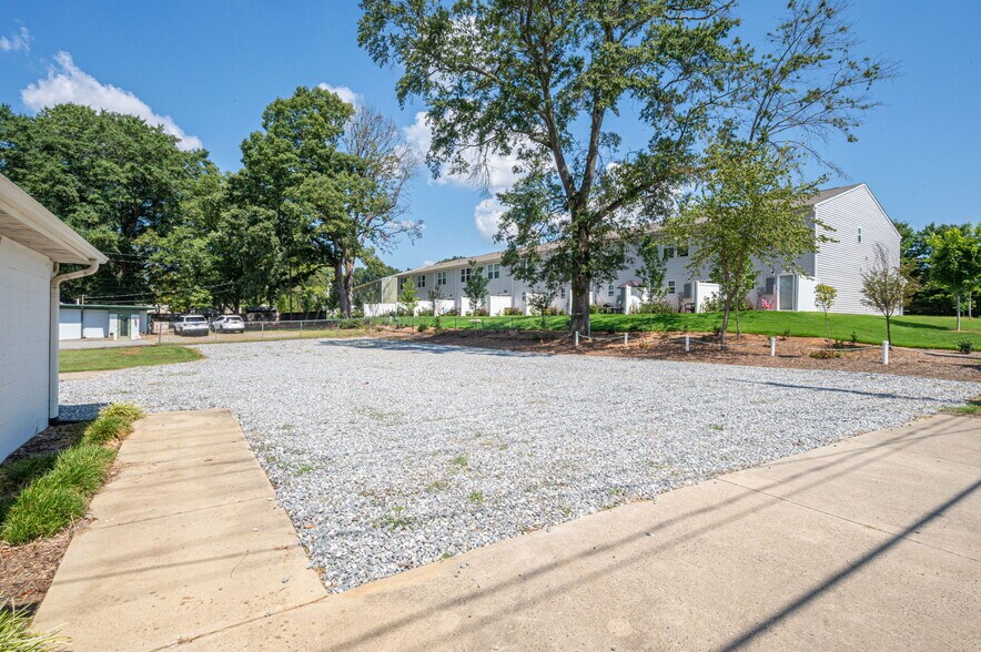 More Photos Of 2303 E Main St, Lincolnton Office For Sale