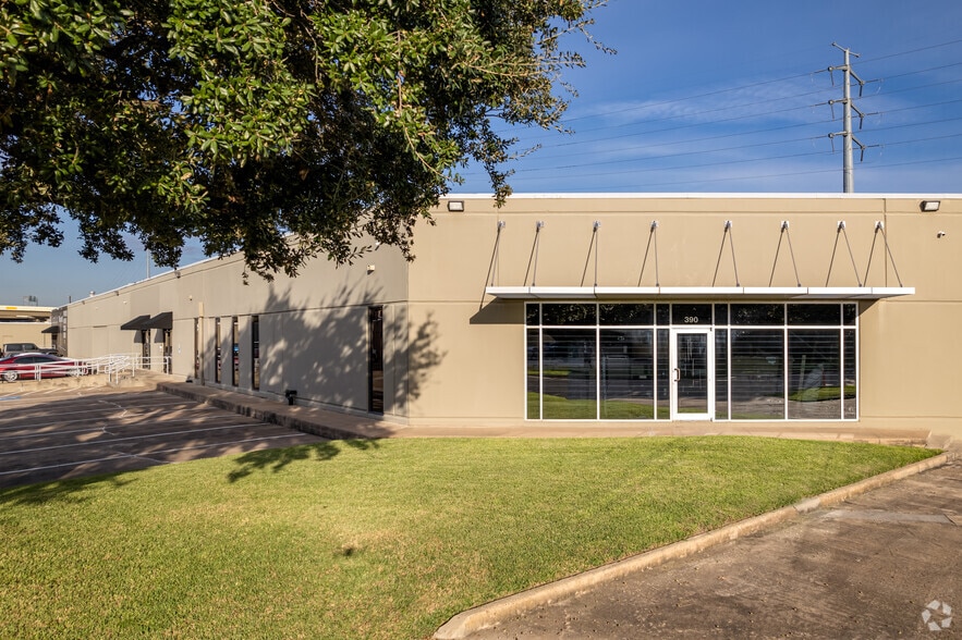More Photos Of 9000 Hempstead Rd, Houston Unknown For Lease