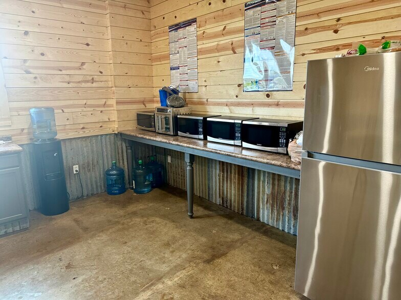 More Photos Of 12345 Massey ave, Tyler Distribution For Lease