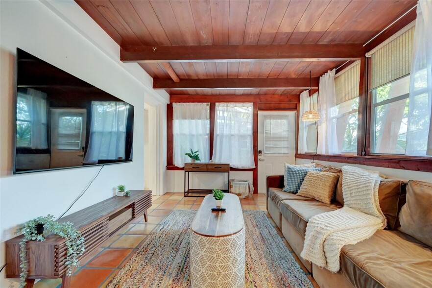 More Photos Of 1944 NE 5th St, Deerfield Beach Apartments For Sale