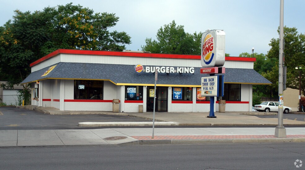 Primary Photo Of 700-712 S Salina St, Syracuse Fast Food For Sale