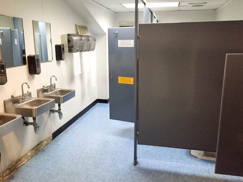 More Photos Of 2 Flint Mine Rd, Coxsackie Manufacturing For Sale