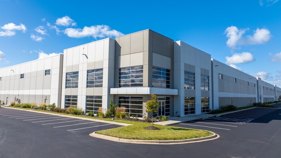 Primary Photo Of W210 N12855 Gateway Crossing, Richfield Warehouse For Lease