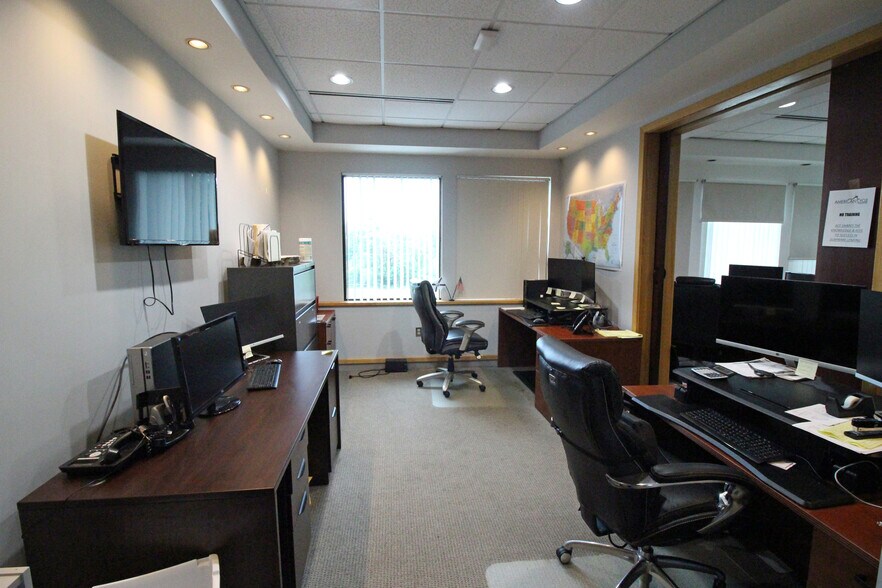 More Photos Of 80-82 Northboro Rd E, Marlborough Office For Sale