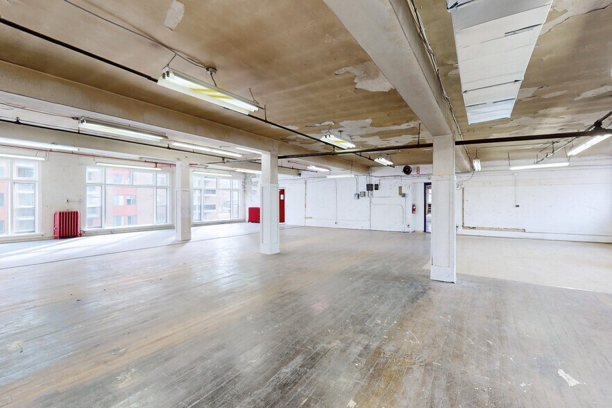 More Photos Of 10-14 Mccaul St, Toronto Office For Sale