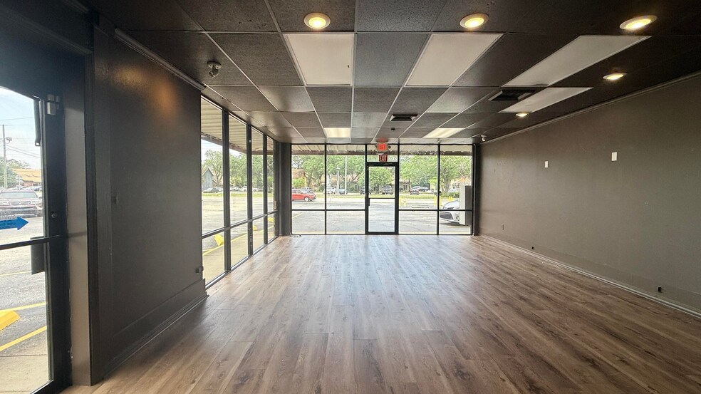 More Photos Of 144 Mary Esther Blvd, Mary Esther Storefront For Sale