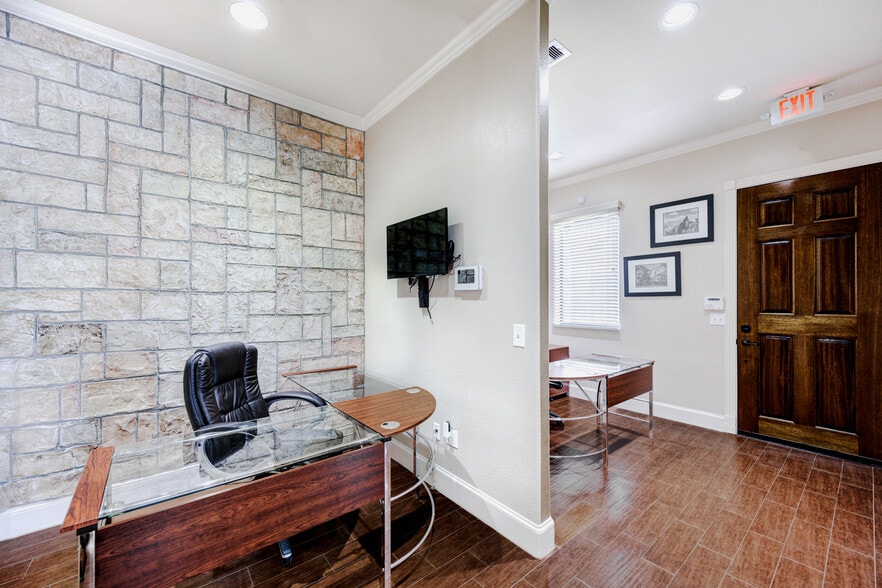 More Photos Of 1836 Snake River Rd, Katy Office Residential For Sale