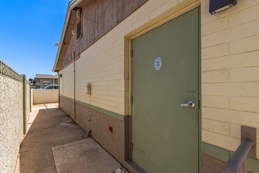 More Photos Of 8545 N Black Canyon Hwy, Phoenix Medical For Sale