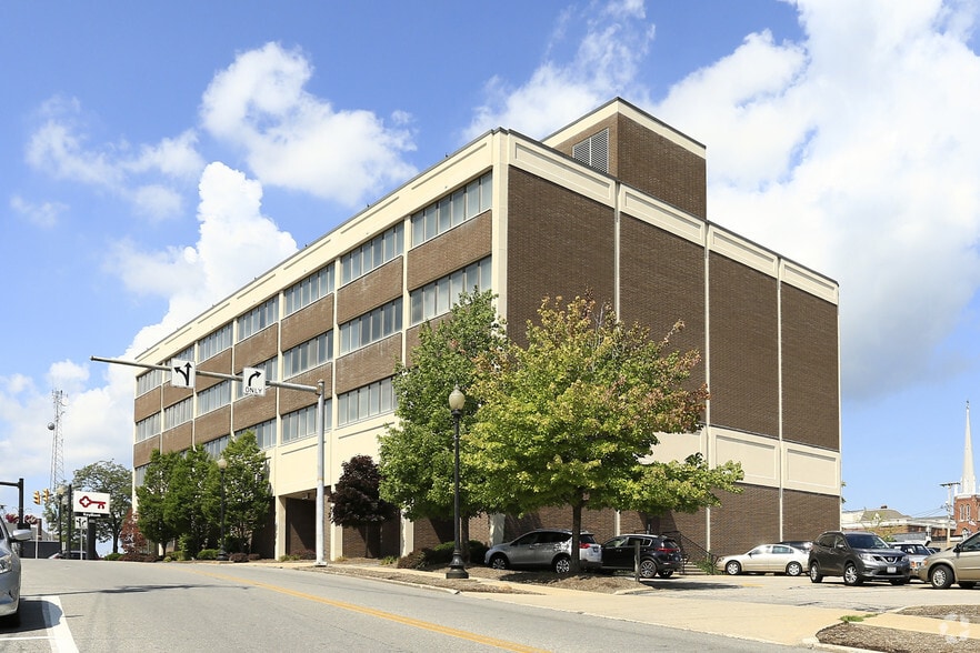 More Photos Of 8 N State St, Painesville Office For Lease