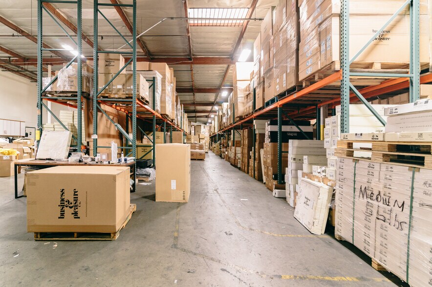More Photos Of 19010 S Alameda St, Rancho Dominguez Distribution For Lease