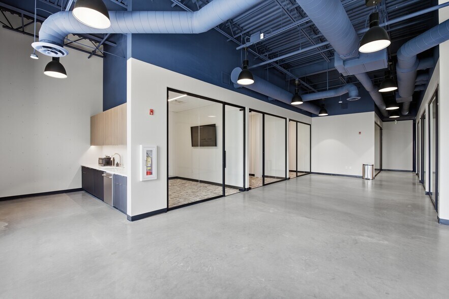 More Photos Of 6100 Robertson Ave, Nashville Storefront For Lease