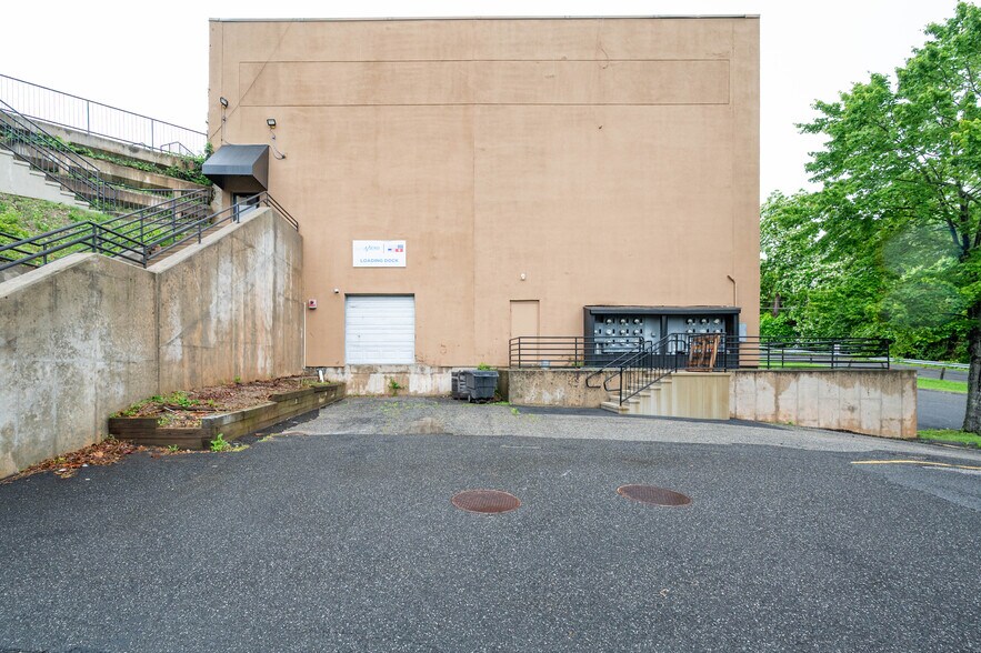 More Photos Of 355 Federal Rd, Brookfield General Retail For Sale