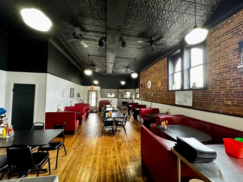 More Photos Of 134 E Market St, Colchester Restaurant For Sale