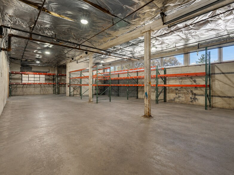 More Photos Of 109 Talcott Rd, West Hartford Manufacturing For Sale