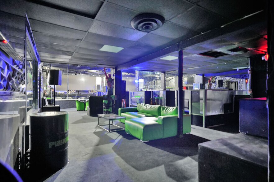 More Photos Of 728 NW 79 Street, Miami Bar For Sale