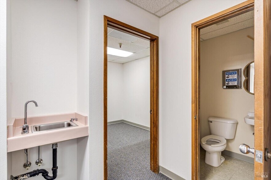 More Photos Of 1370 Medical Center Dr, Rohnert Park Medical For Sale
