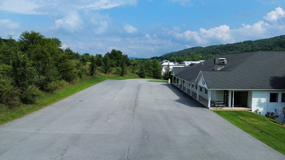More Photos Of 200 Pine Brook Pl, Orwigsburg Office For Sale