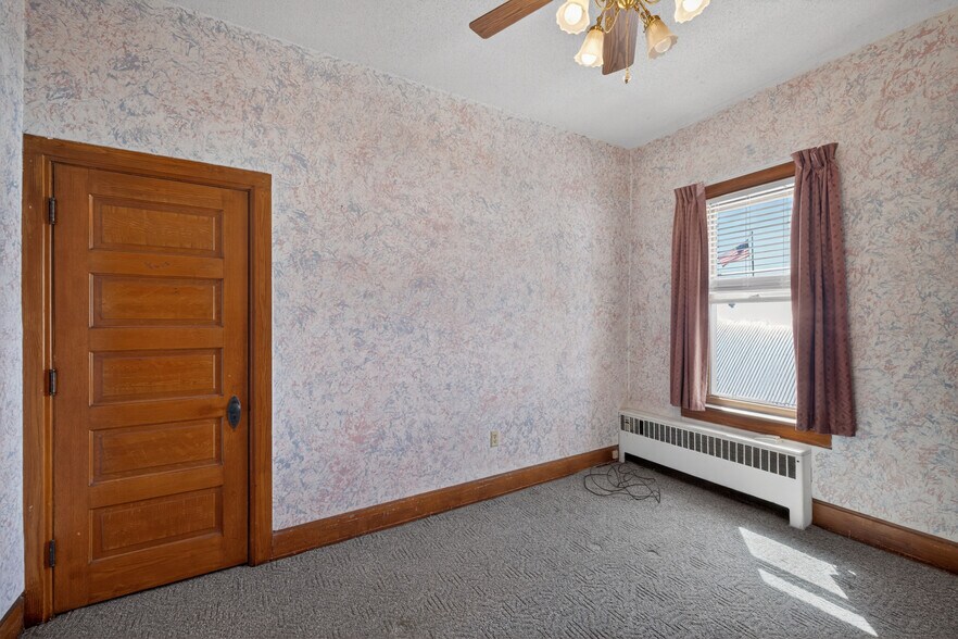 More Photos Of S101 S Main St, Nelson General Retail For Sale