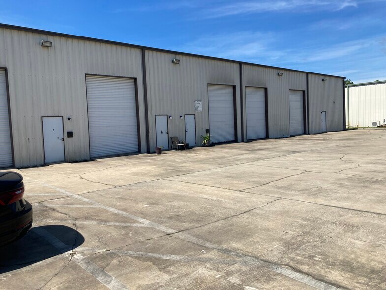 More Photos Of 105 E Davis Industrial Dr, Saint Augustine Warehouse For Lease