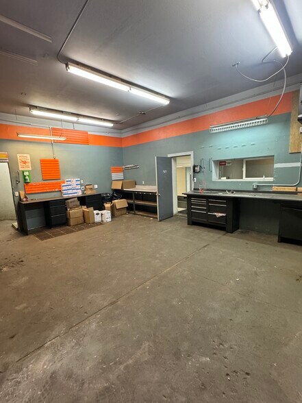 More Photos Of 8820 Miller Rd NE, Bainbridge Island Self Storage For Lease