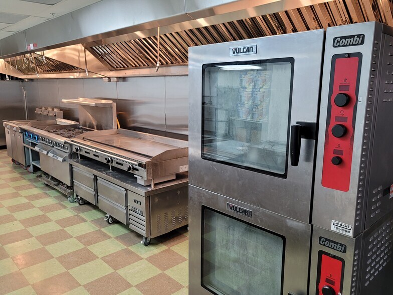 More Photos Of 1260 Clarksville St, Paris Restaurant For Sale