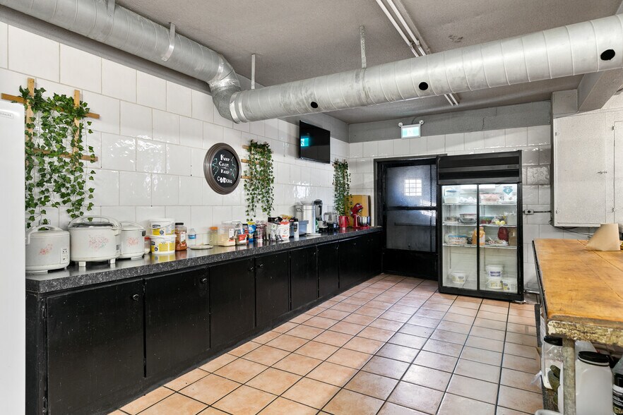 More Photos Of 839 Erie E, Windsor Restaurant For Sale