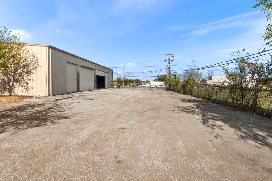 More Photos Of 290 Wonder World Dr, San Marcos Warehouse For Lease